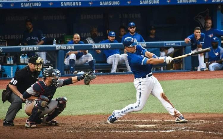 پخش زنده بیسبال از تلویزیون به موبایل رسید!