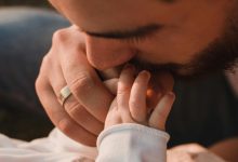 چگونه برای نوزادان سهام بورسی بگیریم؟