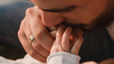 چگونه برای نوزادان سهام بورسی بگیریم؟