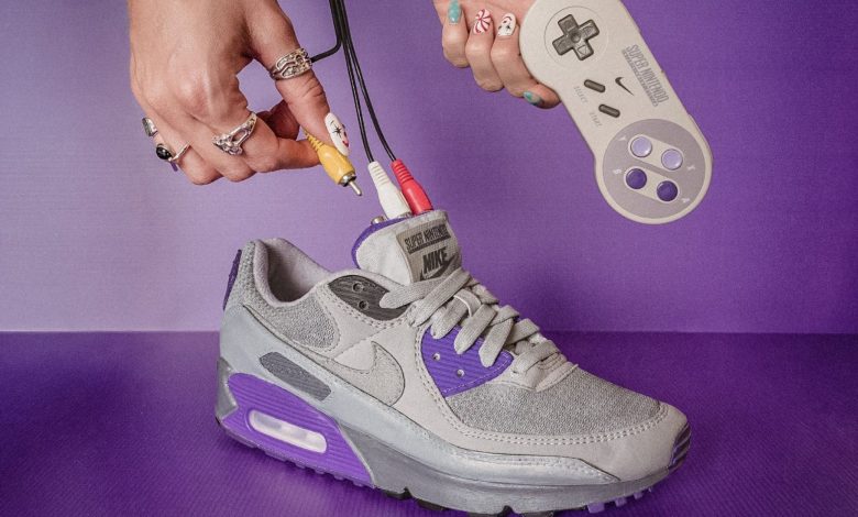 کنسول بازی در داخل کفش ورزشی؛ محصولی عجیب برای گیمرها!