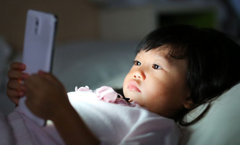 افسردگی و چاقی: بهای سنگین موبایل در سنین پایین برای کودکان