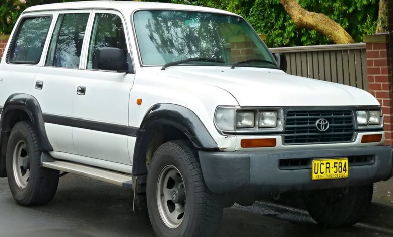 این نسخه خاص از لندکروزر ۲ باک سوخت دارد!