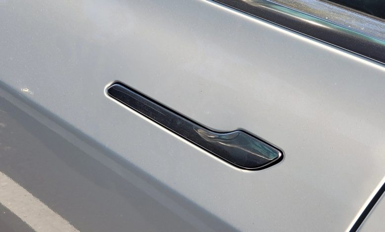 بازکردن درِ خودروهای تسلا با آیفون امکان‌پذیر می‌شود؟