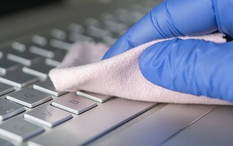 بهترین روش‌های تمیز کردن کیبورد لپ‌تاپ