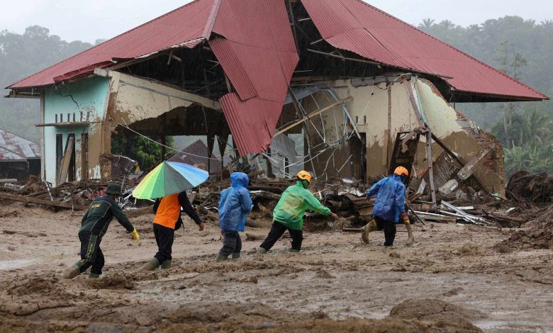 تراژدی سوماترا: سیل در اندونزی جان بیش از ۷۰۰ نفر را گرفت