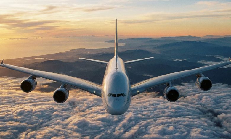 حادثه نادر در آسمان؛ شیشه کابین خلبان حین پرواز ترک خورد