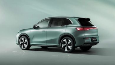 حرکت خودروهای برقی به صورت جانبی با چرخش ۹۰ درجه‌ای چرخ‌ها