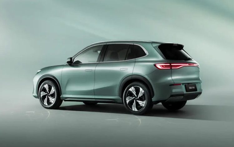 حرکت خودروهای برقی به صورت جانبی با چرخش ۹۰ درجهای چرخها