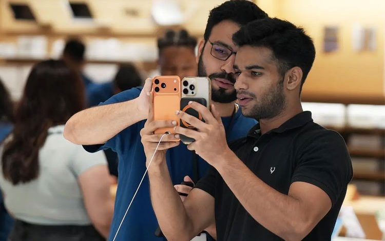 ردیابی اجباری کاربران: طرح جنجالی هند برای گوشیهای هوشمند