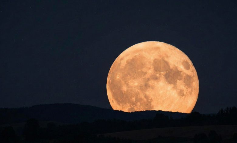 سومین ابرماه پیاپی سال از راه رسید؛ قرص بزرگ ماه آخر هفته در آسمان میدرخشد