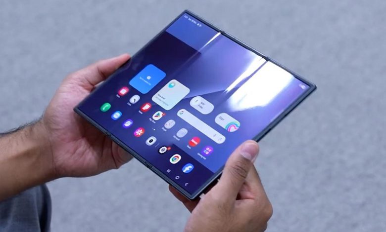 لولای مستحکم گلکسی زد ترایفولد پس از ۱۵۰ هزار بار تاشدن، تسلیم شد