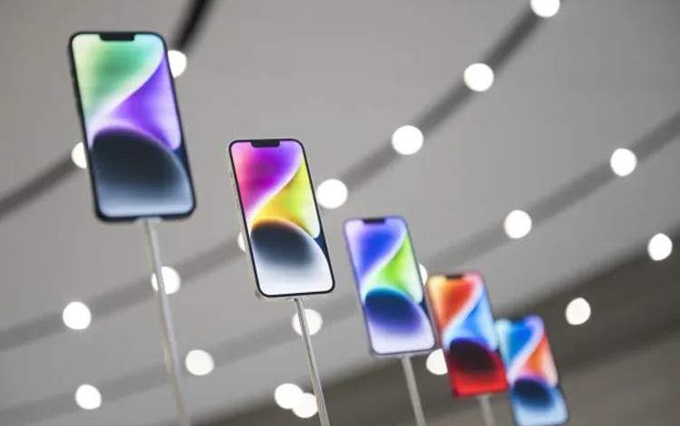 مشکل اصلی بازار موبایل دلار نیست، قفل شدن ثبت سفارش است