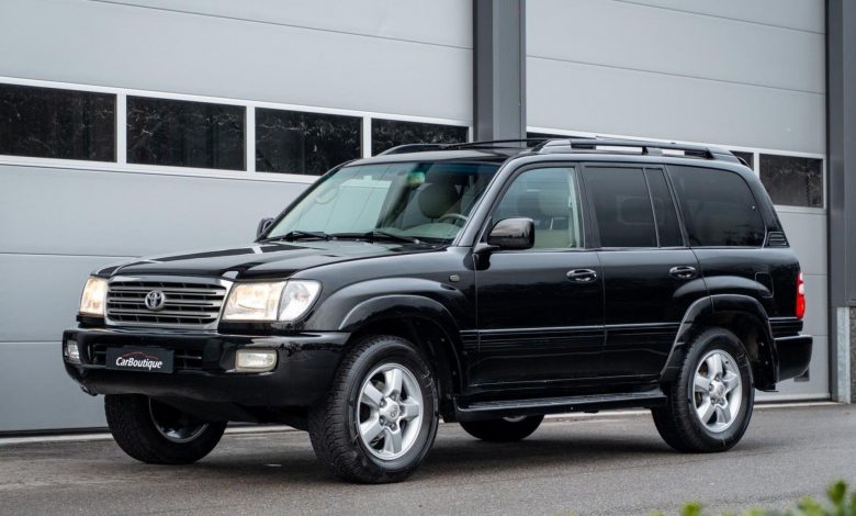 وقتی لندکروزر روی ۲ چرخ حرکت می‌کند؛ ویدیو دیوانه‌وار از شاسی‌بلند محبوب تویوتا