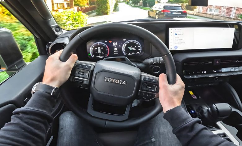 پشت فرمان لندکروزر ۲۰۲۵؛ ویدیو رانندگی با هیولای ژاپنی