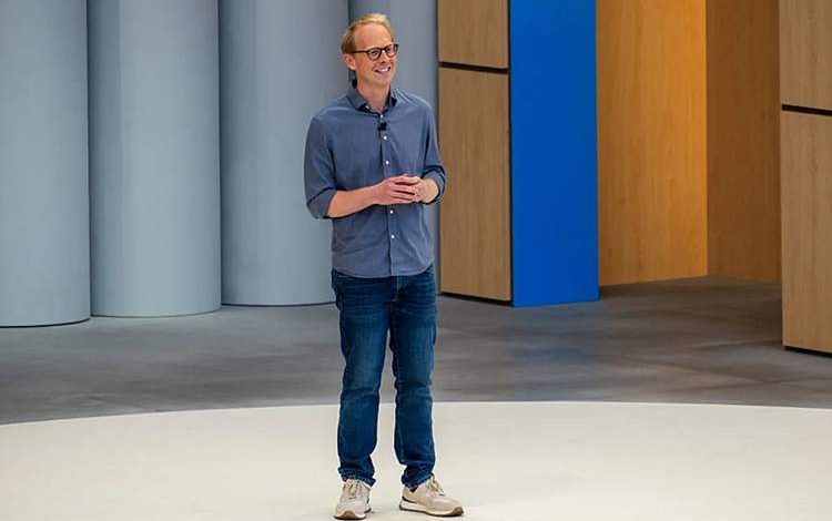 چه کسی گوگل را از عقب‌ماندن در رقابت هوش مصنوعی نجات داد؟