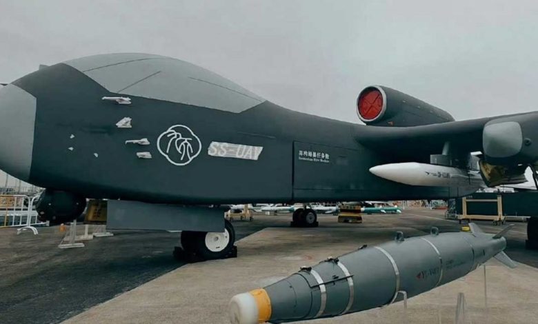 اولین ناو هواپیمابر پرنده دنیا در چین به پرواز درآمد