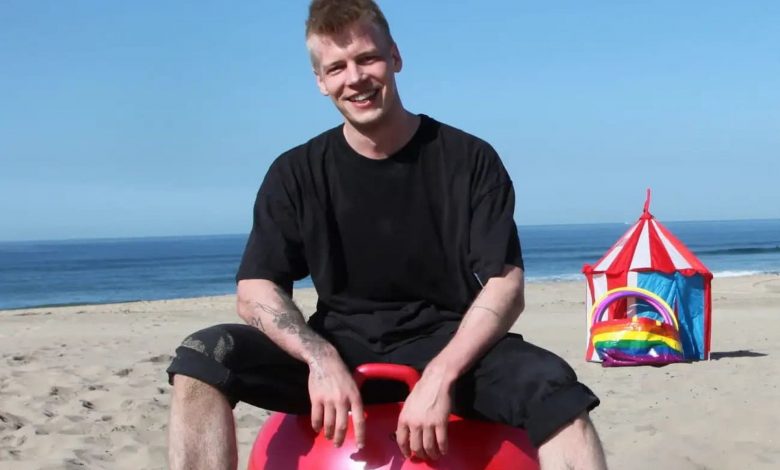 با وکیل ایلان ماسک آشنا شوید که رسما یک دلقک است!