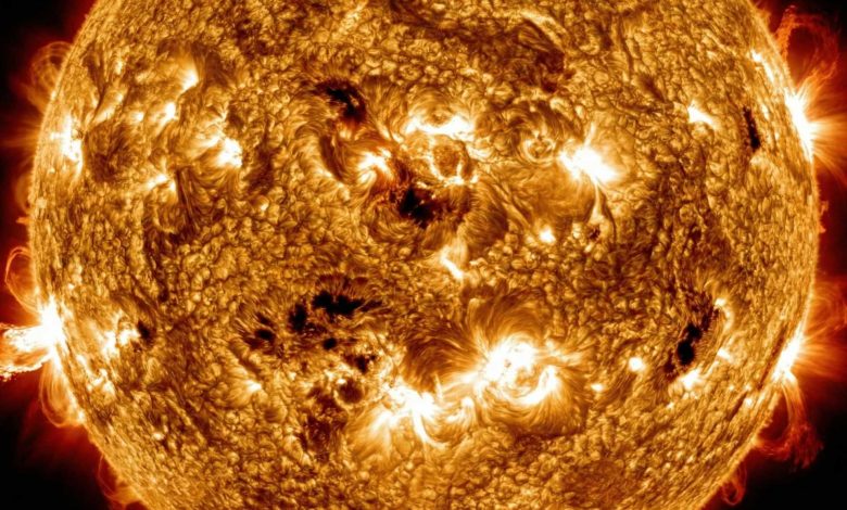 قطر خورشید تقریباً صد برابر زمین است؛ پس چرا «ستاره کوتوله» نامیده می‌شود؟