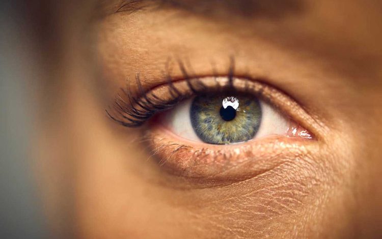 پرش پلک چیست و چه زمانی می‌تواند نشانه یک مشکل جدی باشد؟