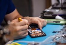 اشتباه رایج کاربران که به گوشی و لپ‌تاپ آسیب می‌زند