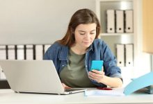 راز تمرکز و آرامش با یک حرکت ساده: گوشی را رو به پایین بگذارید