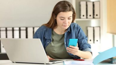 راز تمرکز و آرامش با یک حرکت ساده: گوشی را رو به پایین بگذارید