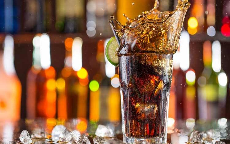 قهوه یا نوشابه؛ کدامیک انرژی پایدارتری به شما می‌دهد؟