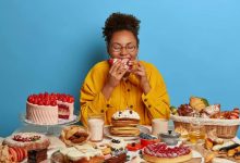 گرسنگی ذهنی چیست و چرا حتی در سیری غذا می‌خوریم؟